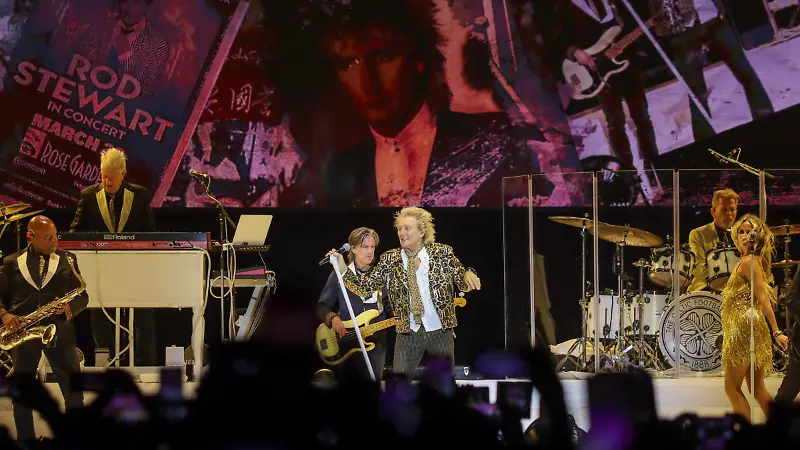 251009_ROD STEWART_IS-11